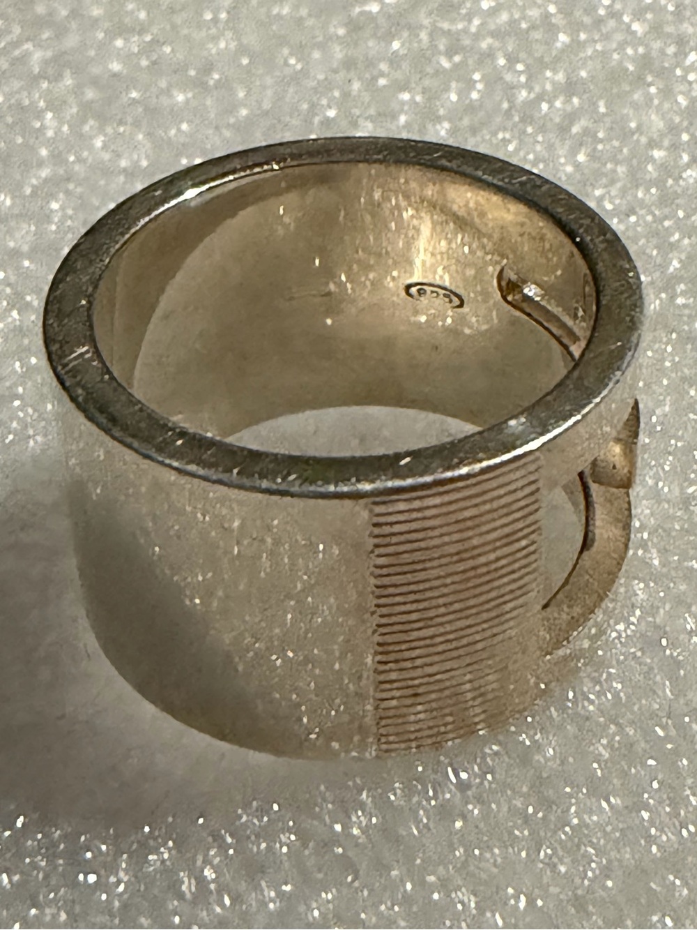 Gucci Silver Toned Interlocking G Band Ring - Picture 7 of 8
